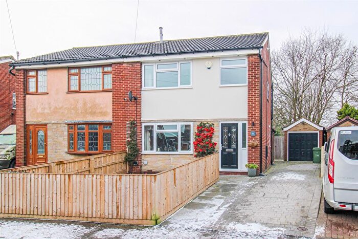 3 Bedroom Semi Detached House For Sale In Greenacres, Ossett, WF5