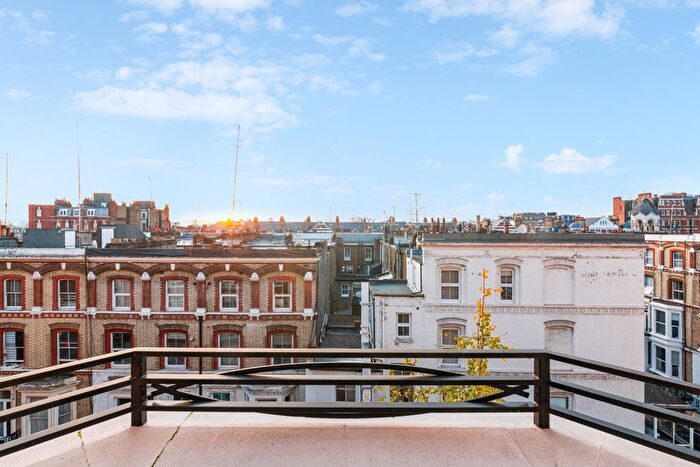 2 Bedroom Flat For Sale In Consort Court, Wrights Lane, W8