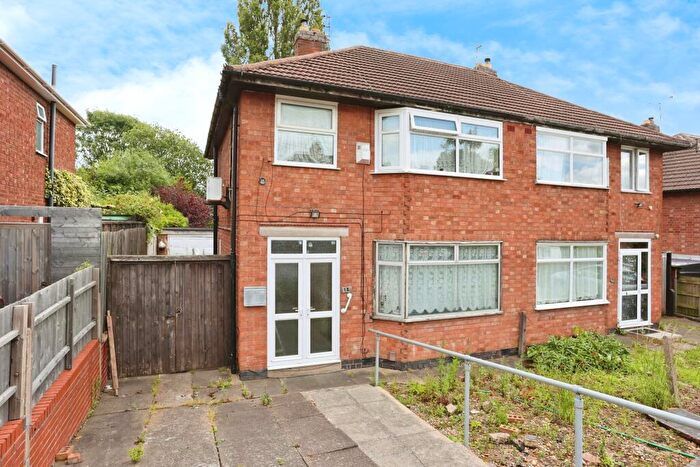 3 Bedroom Semi-Detached House For Sale In Chestnut Avenue, Leicester, Leicestershire, LE5