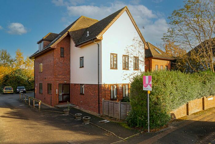 Studio To Rent In Kingston Avenue, Leatherhead KT22