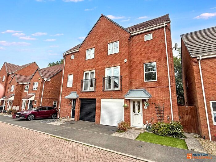 3 Bedroom Semi-Detached House For Sale In Kay Close, Coalville, LE67