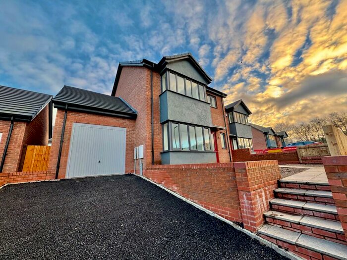 4 Bedroom House To Rent In Lower City Road, Tividale, Oldbury, B69