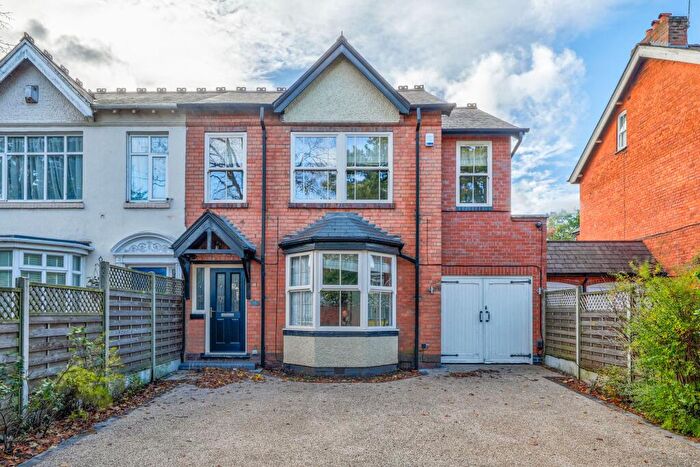 4 Bedroom Semi-Detached House For Sale In Danford Lane, Solihull, B91