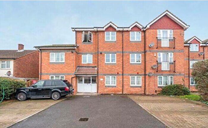 2 Bedroom Flat For Sale In Rokesby Road, Slough, SL2