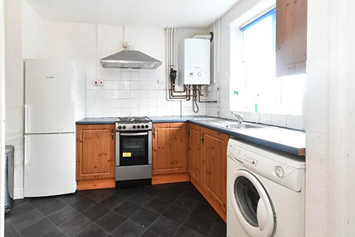 4 Bedroom Semi-Detached House To Rent In Robson Road, Earlham, Norwich, NR5
