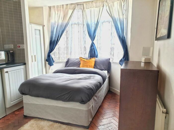 Studio To Rent In New Road, Dudley, DY2