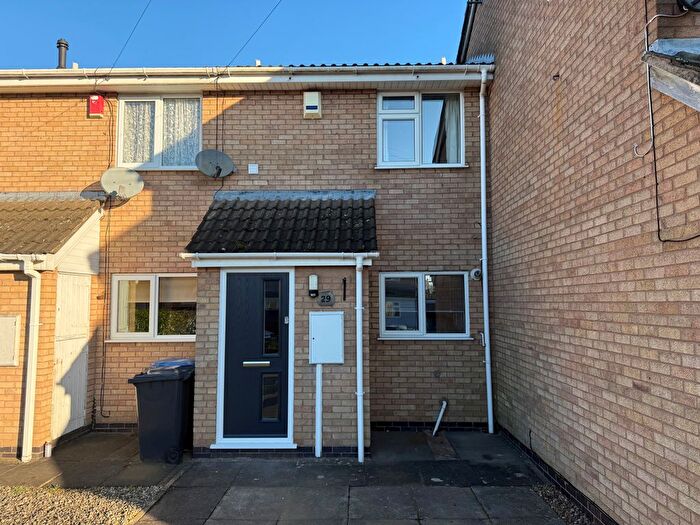 2 Bedroom Town House To Rent In Bosworth Close, Hinckley, LE10