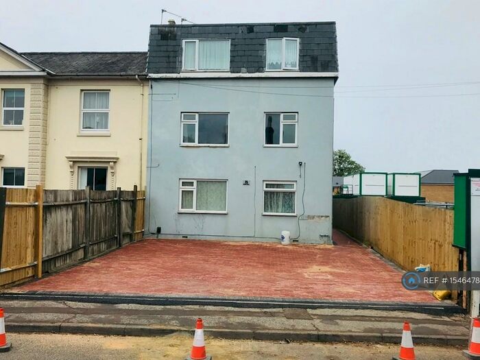 2 Bedroom Flat To Rent In Conifer Court, Southampton, SO15