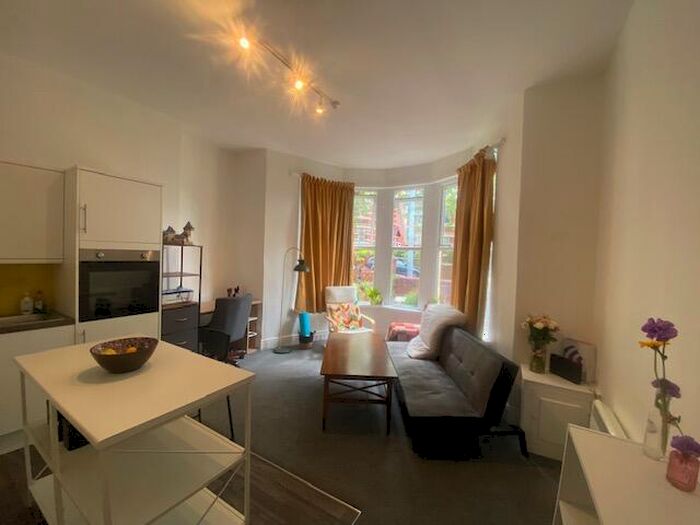 1 Bedroom Flat To Rent In Pen Y Lan Road, Cardiff, CF23