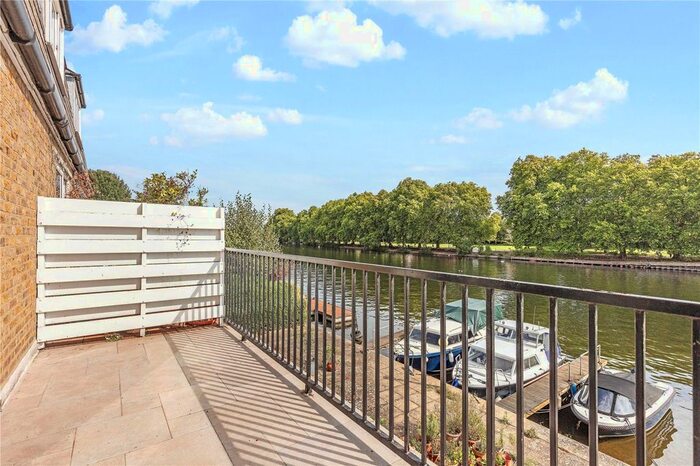 2 Bedroom Flat To Rent In Salamander Quay, Lower Teddington Road, Kingston Upon Thames, Surrey, KT1