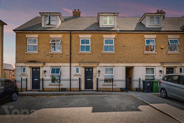 5 Bedroom Terraced House For Sale In Ackers Drive, Swanscombe, DA10