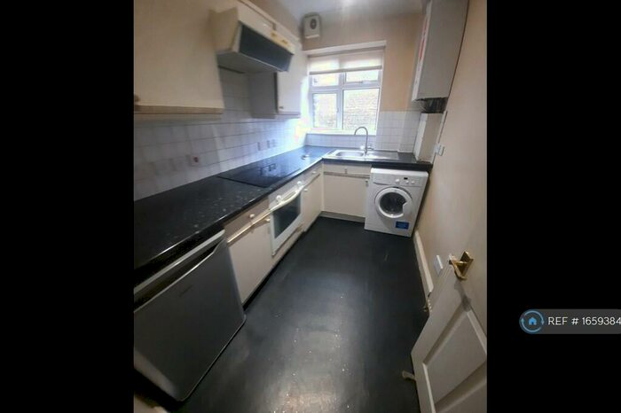 2 Bedroom Maisonette To Rent In The Masons, Gerrards Cross, SL9