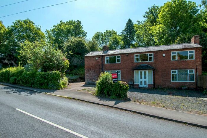 3 Bedroom Detached House For Sale In Alcester Road, Finstall, Bromsgrove, Worcestershire, B60
