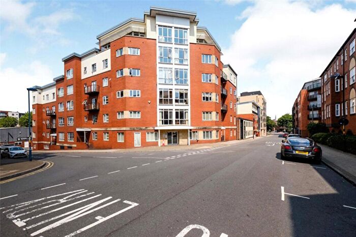 2 Bedroom Flat For Sale In Townsend Way, Birmingham, West Midlands, B1