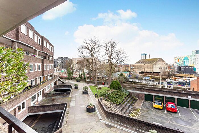 1 Bedroom Flat For Sale In Justin Close, Brentford, TW8