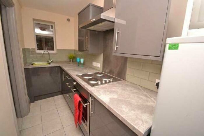 2 Bedroom Flat To Rent In Exeter Road, Nottingham, Nottinghamshire, NG7