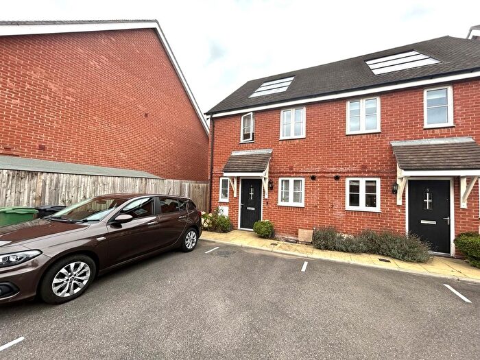 2 Bedroom Property To Rent In Bignall Avenue, Horley, RH6