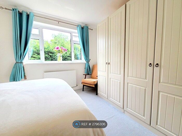 1 Bedroom Flat To Rent In Russell Road, Buckhurst Hill, IG9