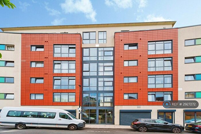 2 Bedroom Flat To Rent In Copenhagen Place, London, E14