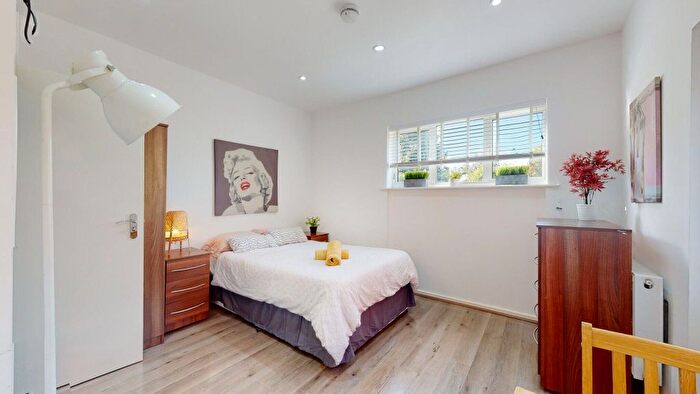Studio To Rent In Blenheim Gardens, London, NW2