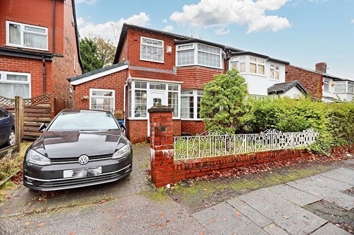3 Bedroom Semi Detached House For Sale In Fairway, Prestwich, M25