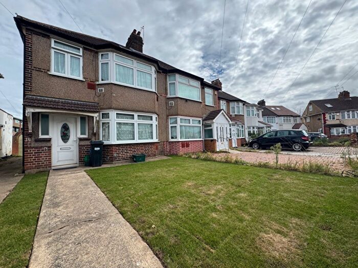 3 Bedroom Semi-Detached House To Rent In Hounslow, TW5