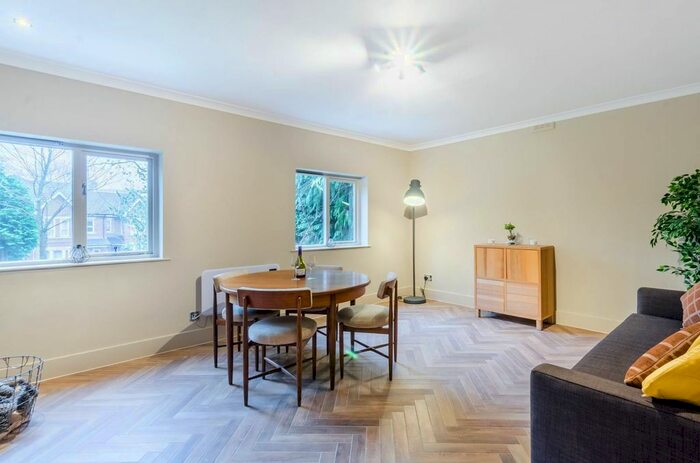 2 Bedroom Flat To Rent In Auckland Road, Crystal Palace, London, SE19