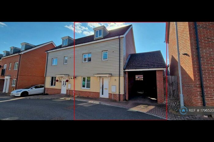 4 Bedroom Semi-Detached House To Rent In Magnolia Way, Costessey, Norwich, NR8