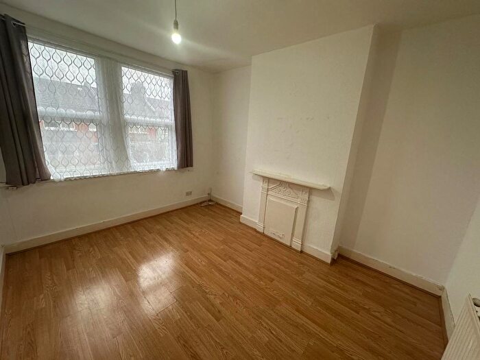 1 Bedroom Flat To Rent In Carlingford Road, London, N15