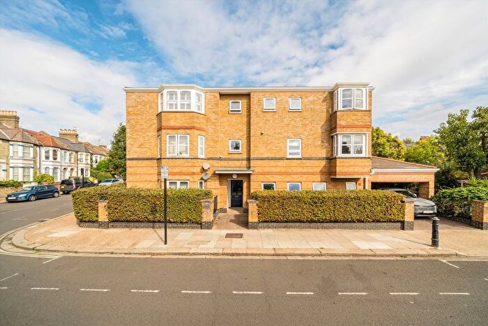 2 Bedroom Flat To Rent In Batson Street, Shepherds Bush, W12