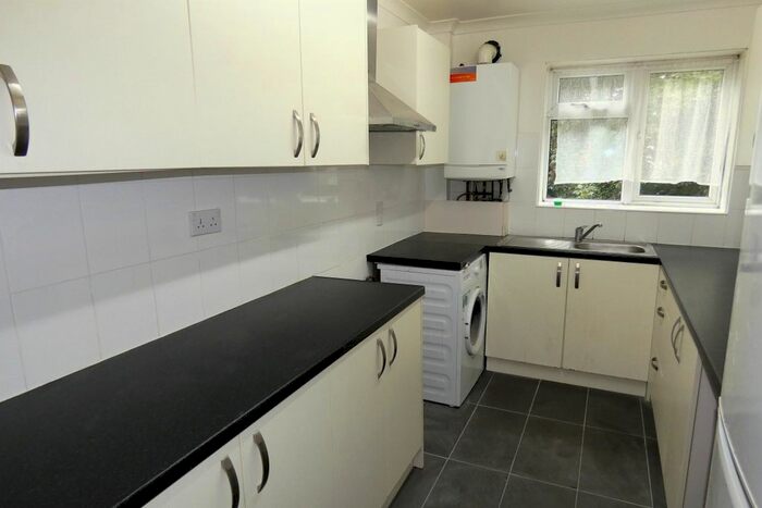 2 Bedroom Flat To Rent In Roman Close, Feltham, TW14