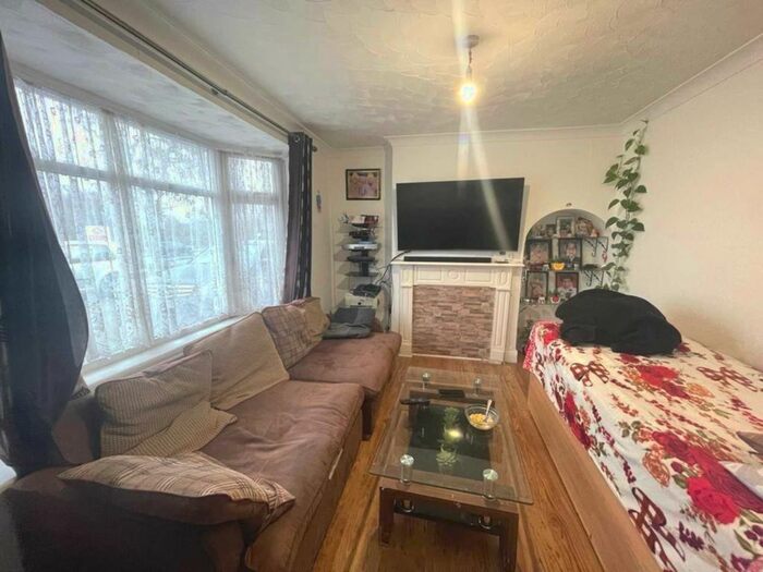 3 Bedroom Semi-Detached House To Rent In Southall Lane, Cranford, Hounslow, TW5