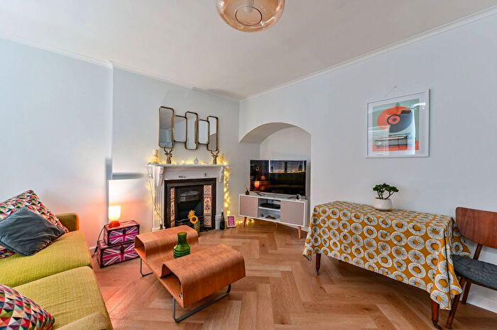 2 Bedroom Maisonette To Rent In Tufnell Park Road, Tufnell Park, London, N7