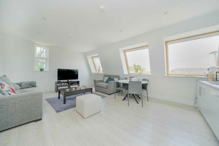 1 Bedroom Flat To Rent In High Road, London, N20