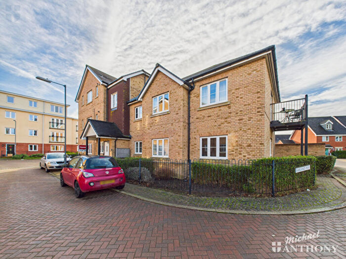2 Bedroom Flat For Sale In Barland Way, Aylesbury, Buckinghamshire, HP18