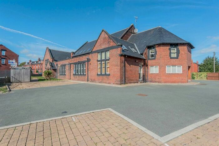 2 Bedroom Flat To Rent In St Hughes Lodge, Armley Lodge Road, Leeds, LS12