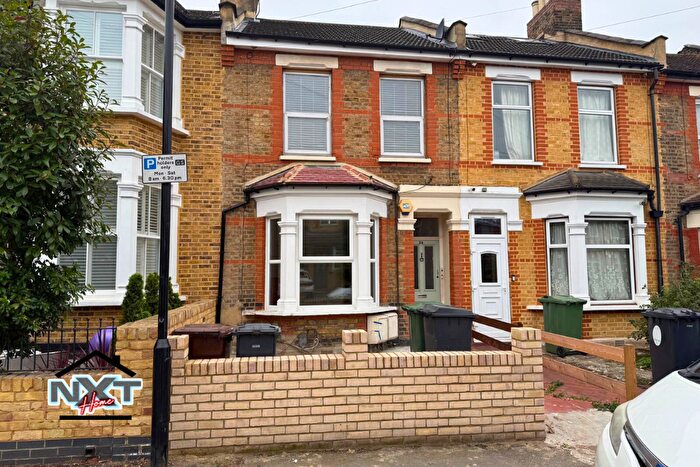 2 Bedroom Flat To Rent In Goldsmith Road, London, E10