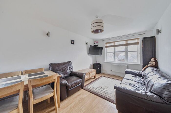 1 Bedroom Flat For Sale In Wenham Place, Hatfield, AL10