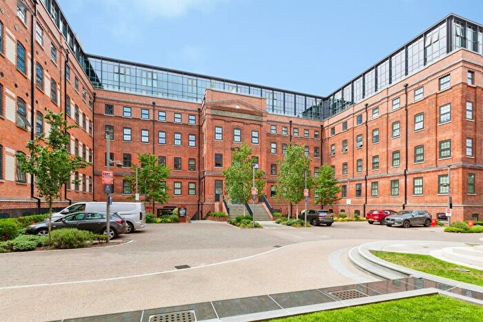 2 Bedroom Apartment For Sale In Memorial Avenue, Slough, SL1