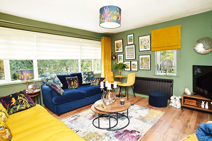 2 Bedroom Flat For Sale In Queen's Close, Lancaster Road, Harrogate, HG2