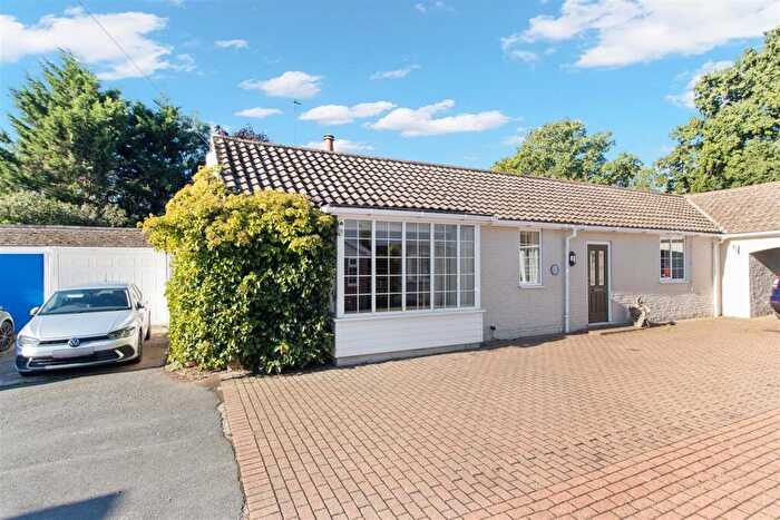 2 Bedroom Bungalow For Sale In South Road, Hailsham, BN27