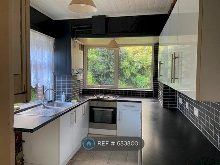 3 Bedroom Semi-Detached House To Rent In Woodside Road, Southampton, SO17