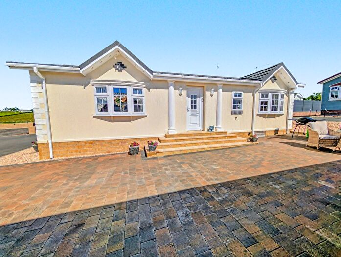 2 Bedroom Park Home For Sale In Willow Park, Burnhouse, KA15