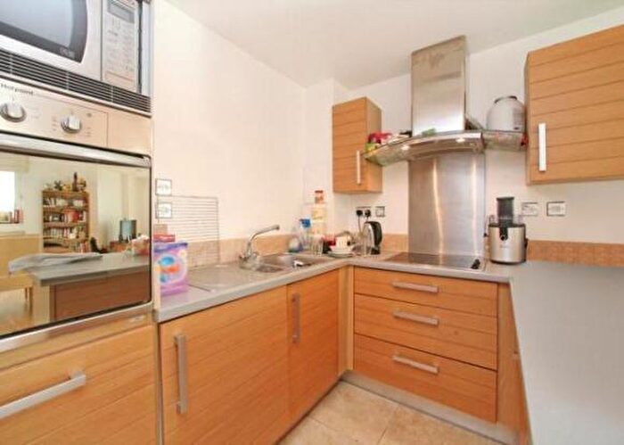 1 Bedroom Flat To Rent In City Tower, Limeharbour, Cross Harbour, South Quay, Canary Wharf, London, E14