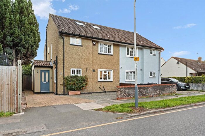 4 Bedroom Semi-detached House For Sale In Great Central Avenue, Ruislip, HA4