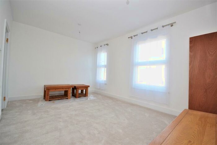 2 Bedroom Flat To Rent In Woodhouse Road, London, E11