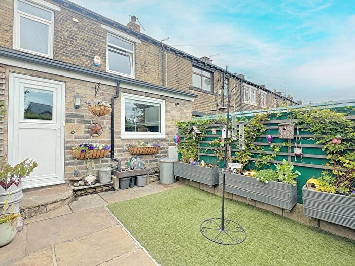 2 Bedroom Terraced House For Sale In Beacon Road, Wibsey, Bradford, BD6