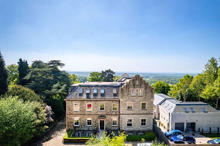 3 Bedroom Apartment For Sale In Castle Square, Bletchingley, RH1