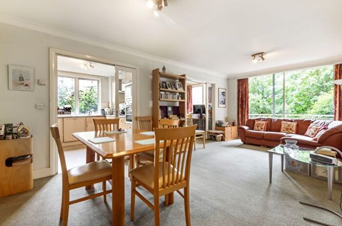 3 Bedroom Flat To Rent In North Bank, London, NW8