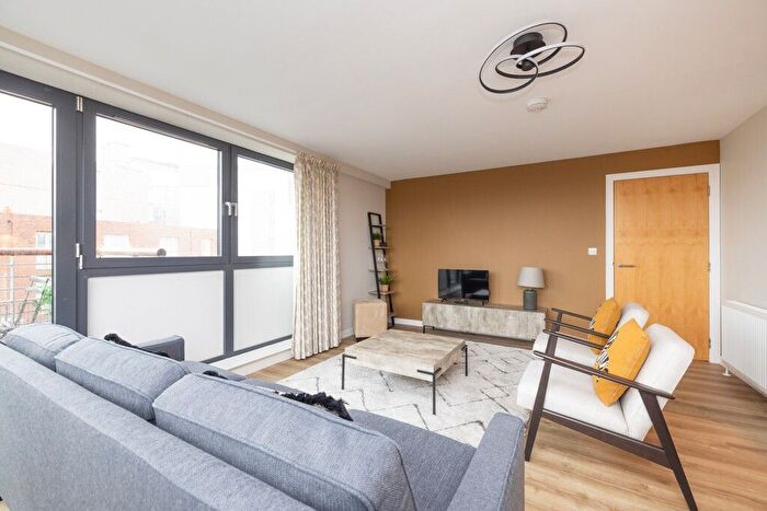 3 Bedroom Flat To Rent In Lower Gilmore Bank, Fountainbridge, Edinburgh, EH3